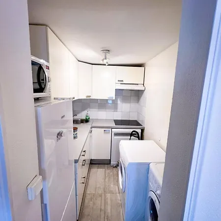 Spacious In Montparnasse Апартаменты Париж